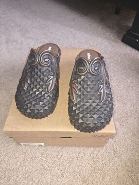 Melissa × Y Project Textured Brown Slip-On Mules with Bronze Leaf Accents